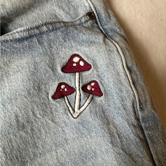 HT DENIM Mom Jeans Frog & Mushroom Embroidered – Size 3 - Picture 3 of 8